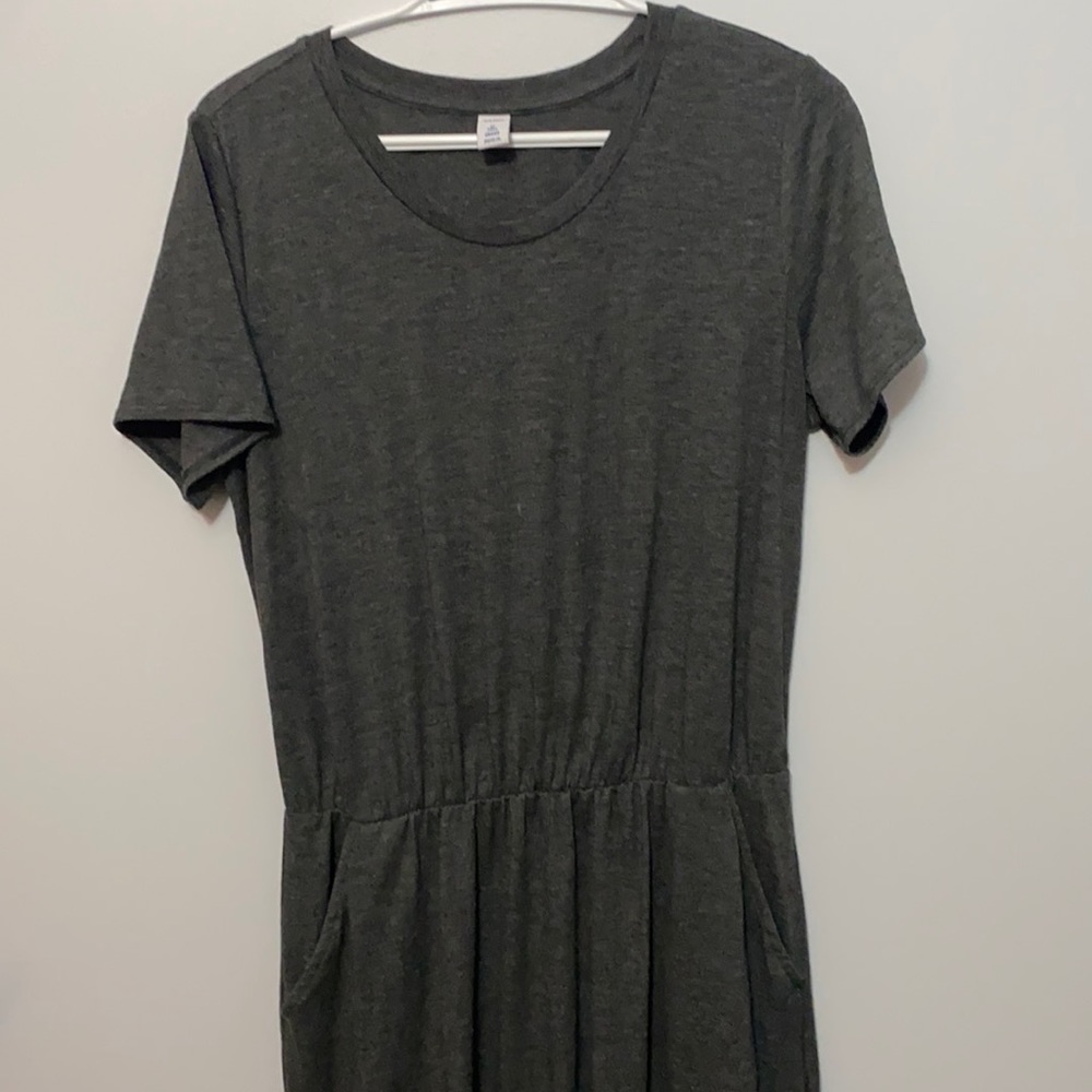 Short sleeved pocketed dress